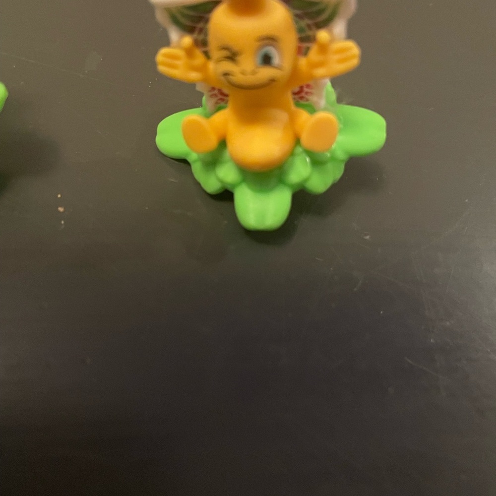 Winking Toy Figure on Green Base Kinder Joy Spinner Figure